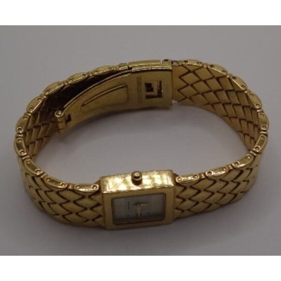 Vintage Jones Wear Gold-tone Quilted Bracelet Watch with Roman Numerals - Picture 4 of 5